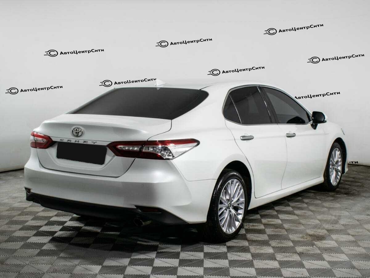 Toyota Camry с пробегом — 2019 год. Фото: #3