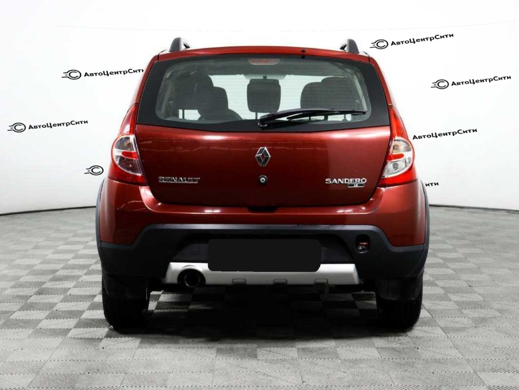 Renault Sandero с пробегом — 2012 год. Фото: #5