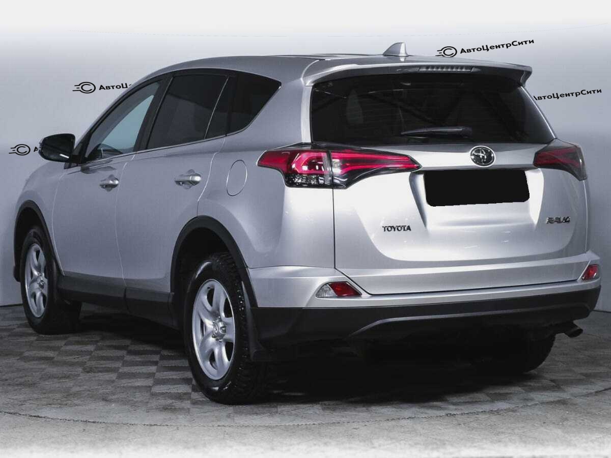 Toyota RAV4 с пробегом — 2018 год. Фото: #6