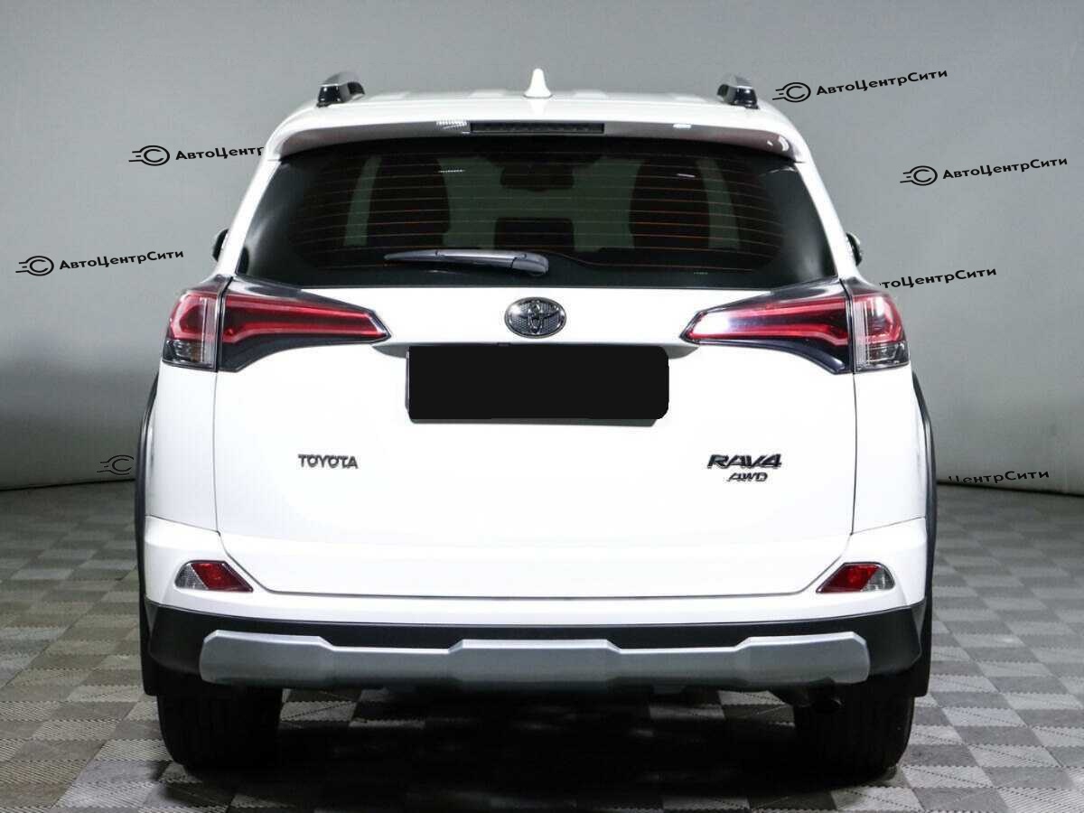 Toyota RAV4 с пробегом — 2018 год. Фото: #4