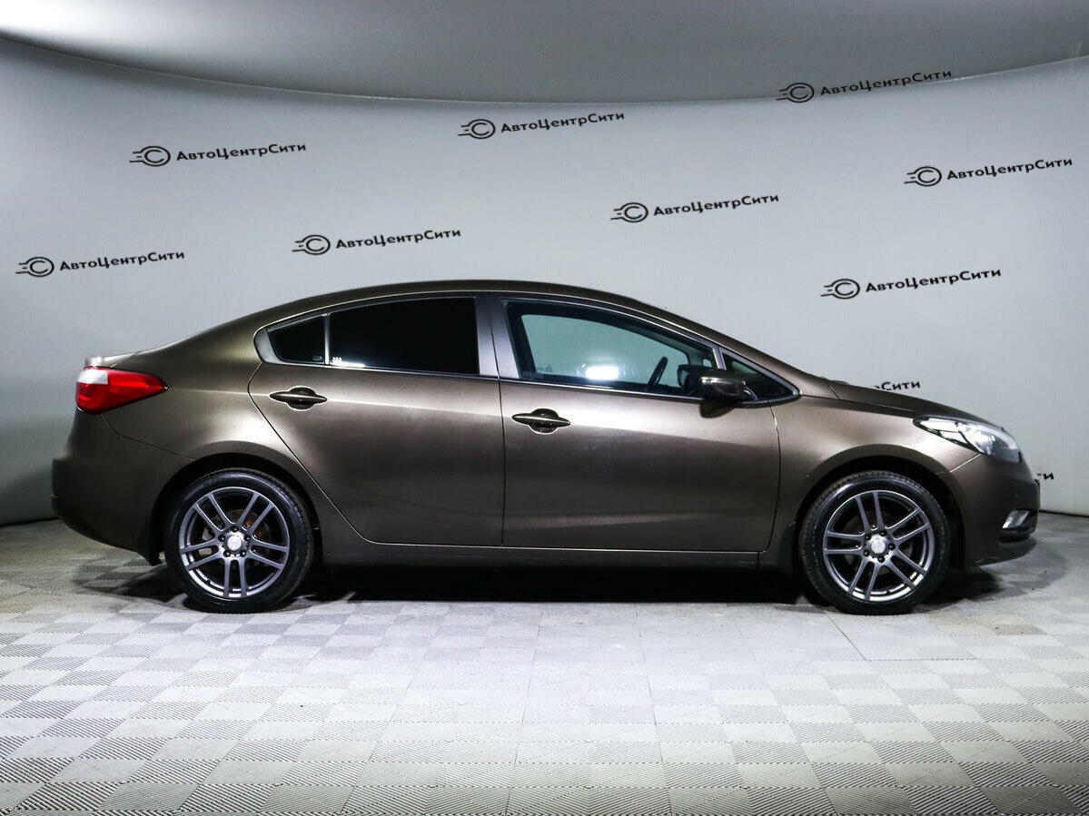 Kia Cerato с пробегом — 2015 год. Фото: #3