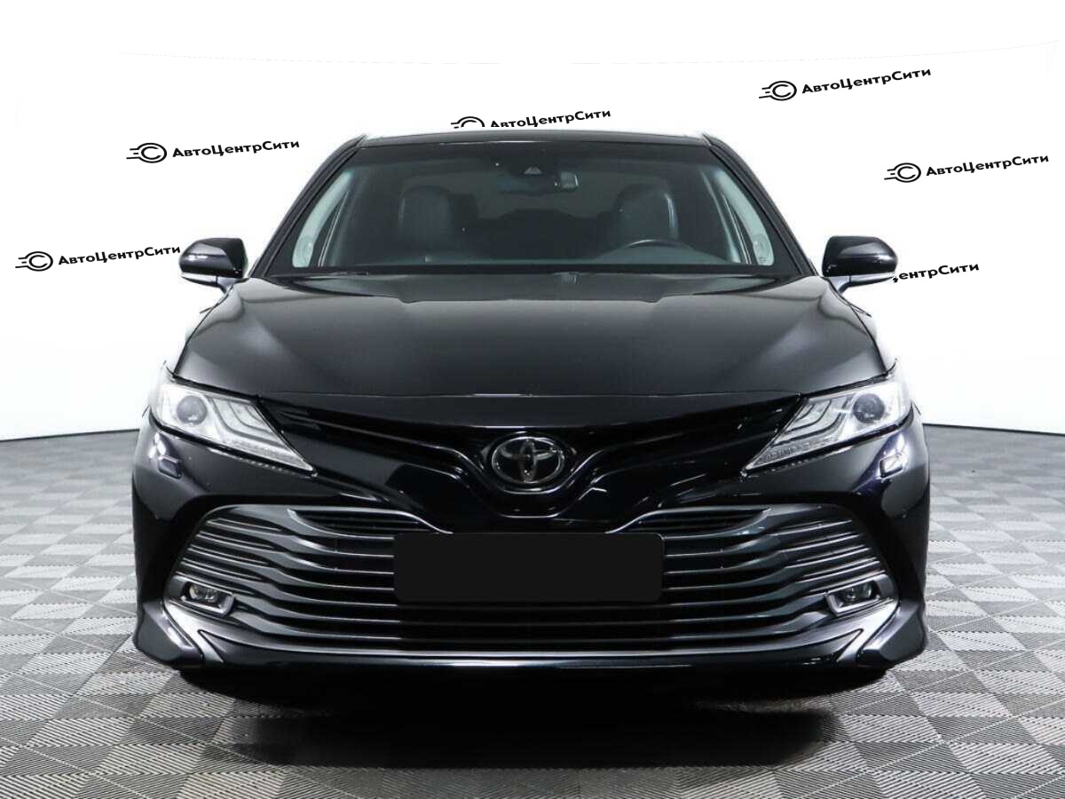 Toyota Camry с пробегом — 2019 год. Фото: #1
