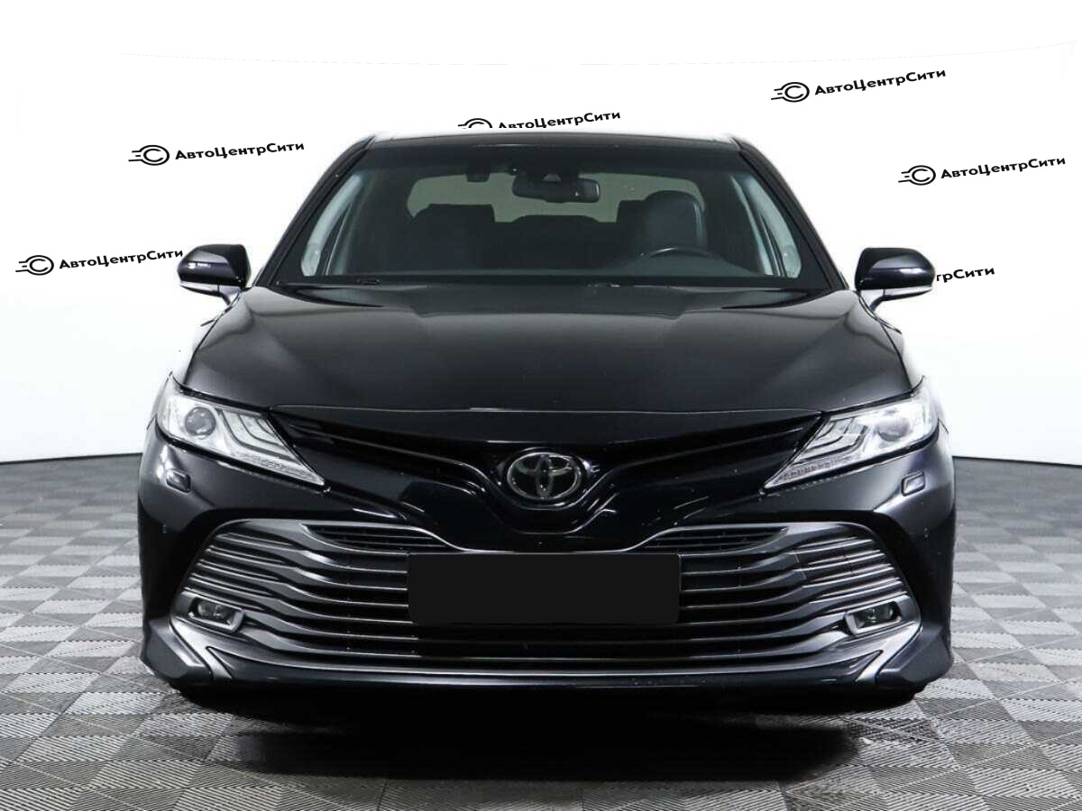 Toyota Camry с пробегом — 2018 год. Фото: #1