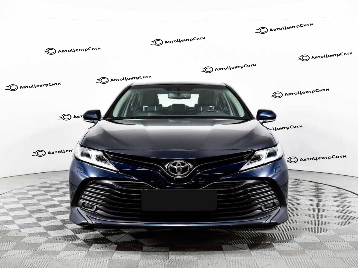 Toyota Camry с пробегом — 2019 год. Фото: #1