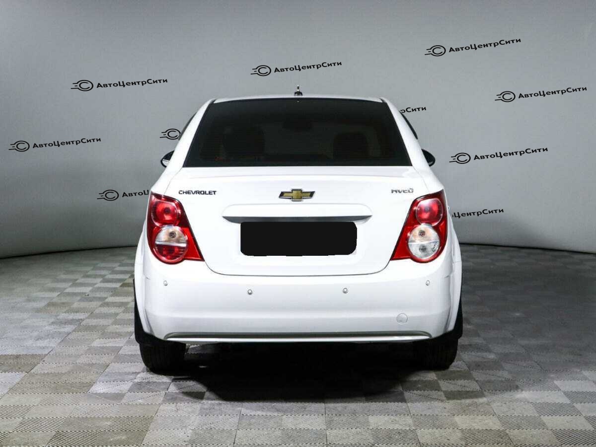 Chevrolet Aveo с пробегом — 2012 год. Фото: #4