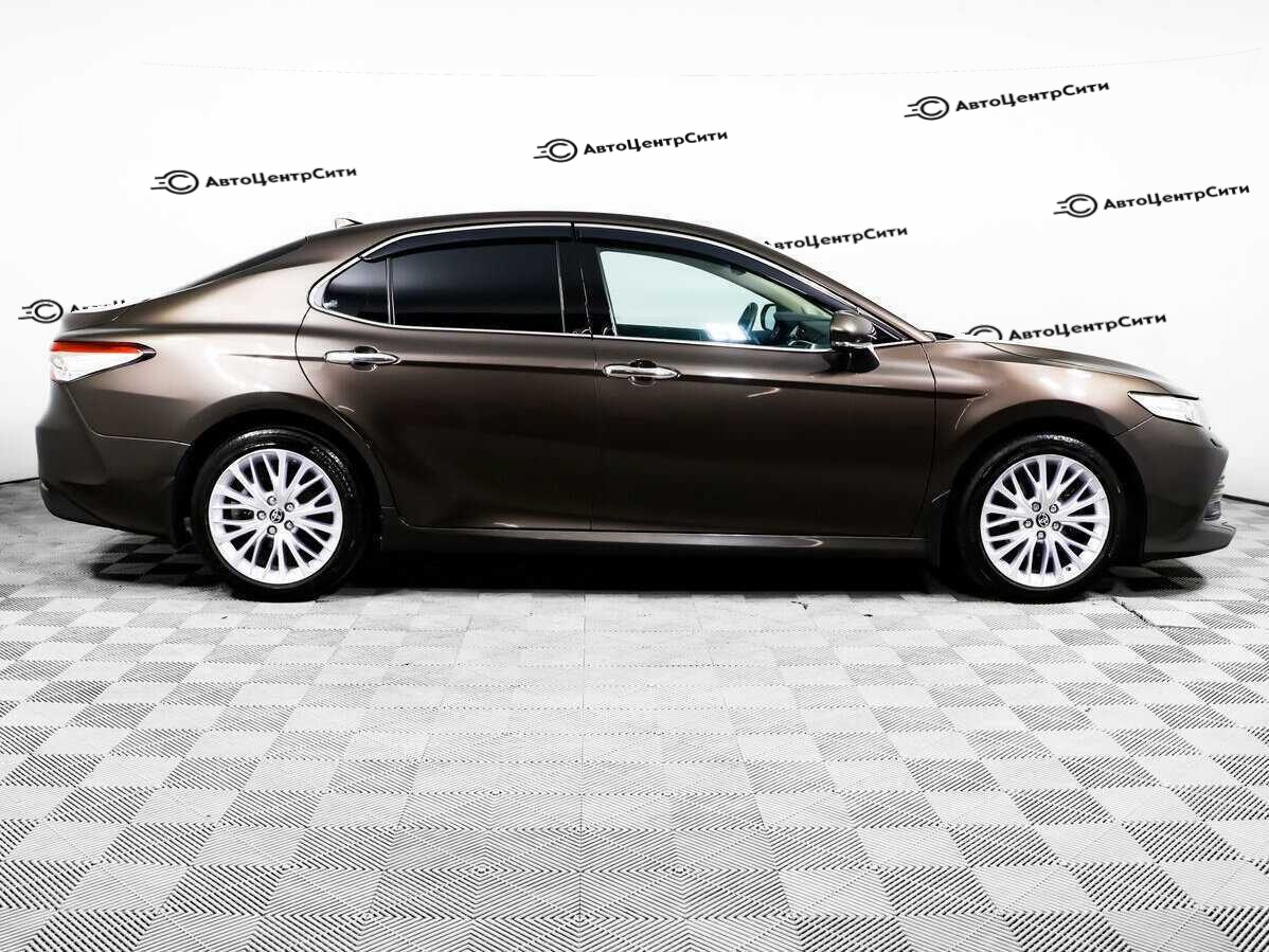 Toyota Camry с пробегом — 2020 год. Фото: #3