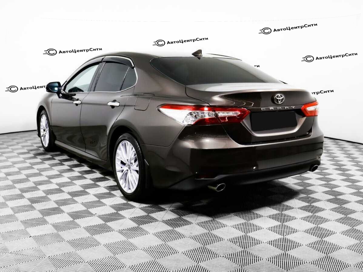 Toyota Camry с пробегом — 2020 год. Фото: #6