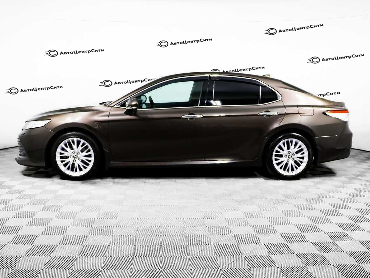 Toyota Camry с пробегом — 2020 год. Фото: #7