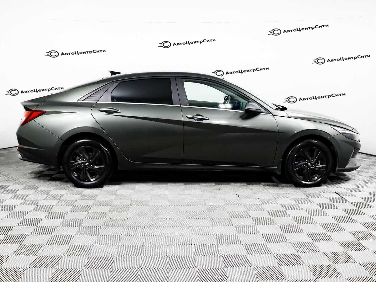 Hyundai Elantra с пробегом — 2021 год. Фото: #3