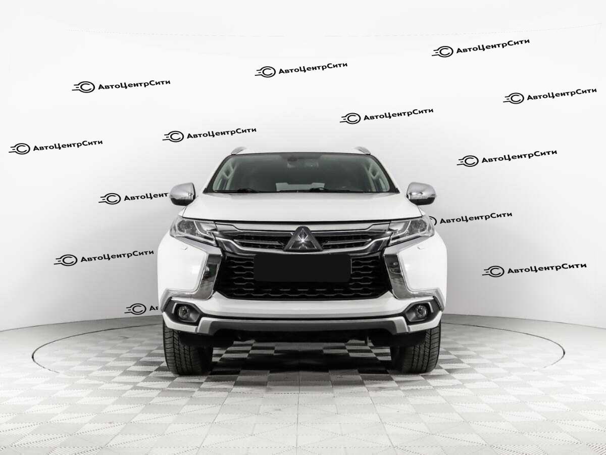 Mitsubishi Pajero Sport с пробегом — 2017 год. Фото: #1