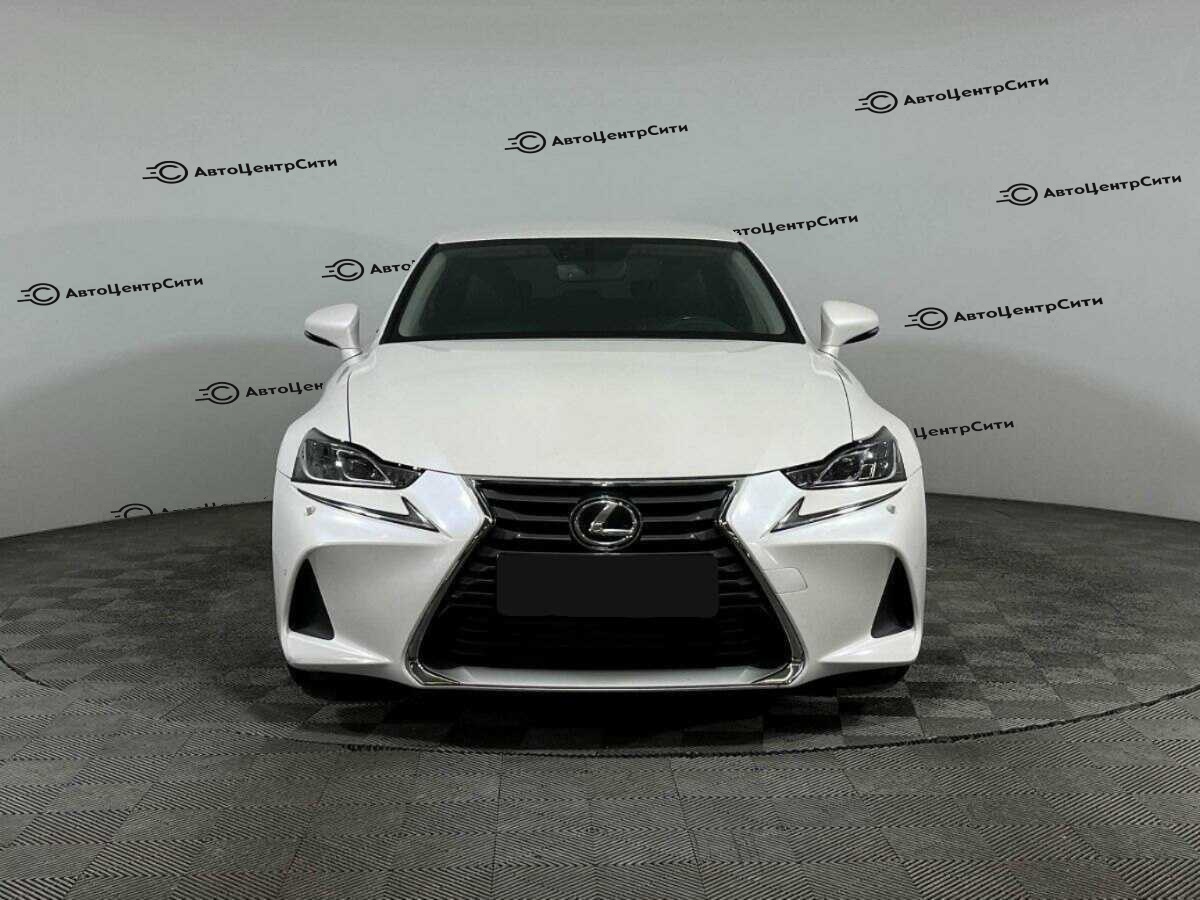 Lexus IS с пробегом — 2018 год. Фото: #1