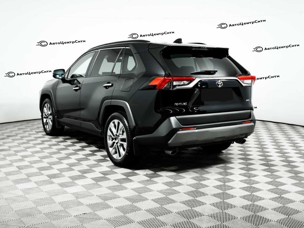 Toyota RAV4 с пробегом — 2020 год. Фото: #6
