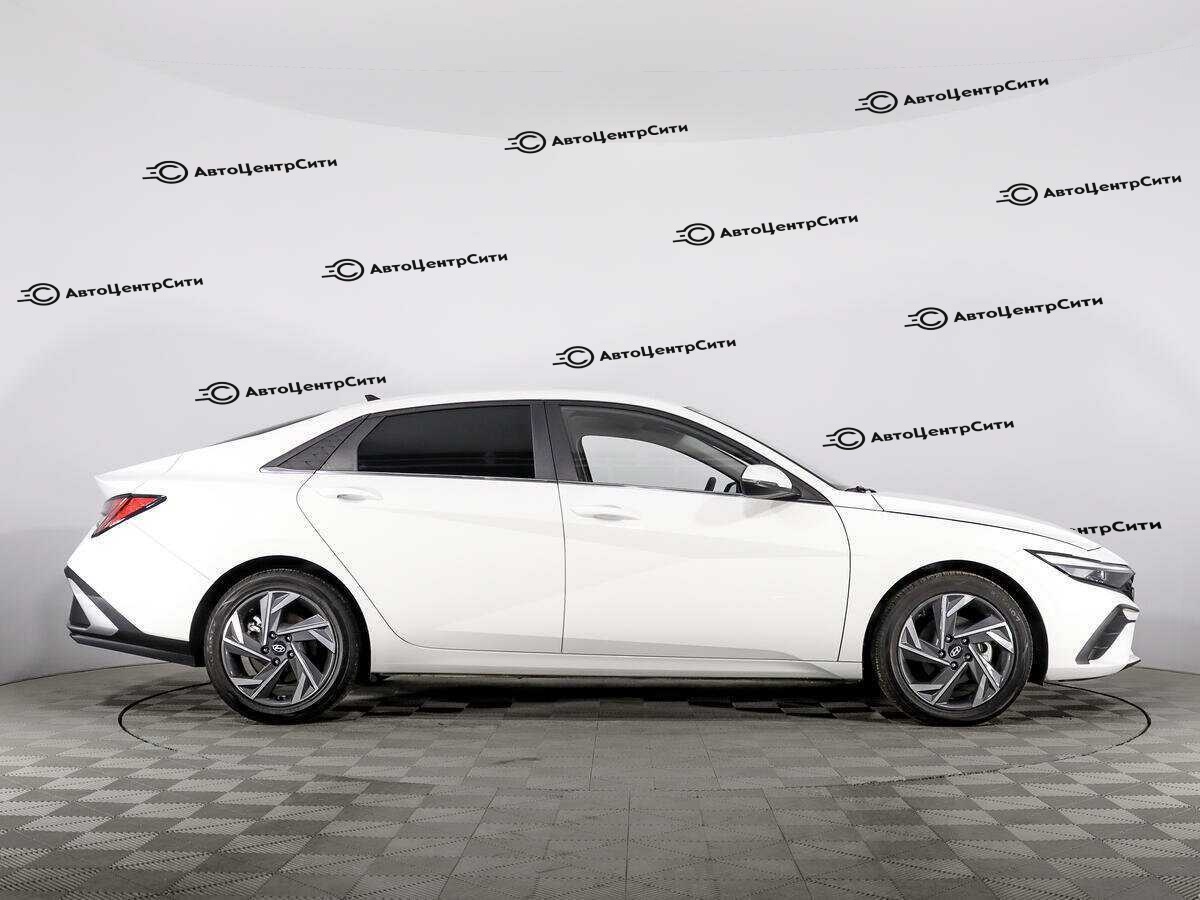 Hyundai Elantra с пробегом — 2024 год. Фото: #3