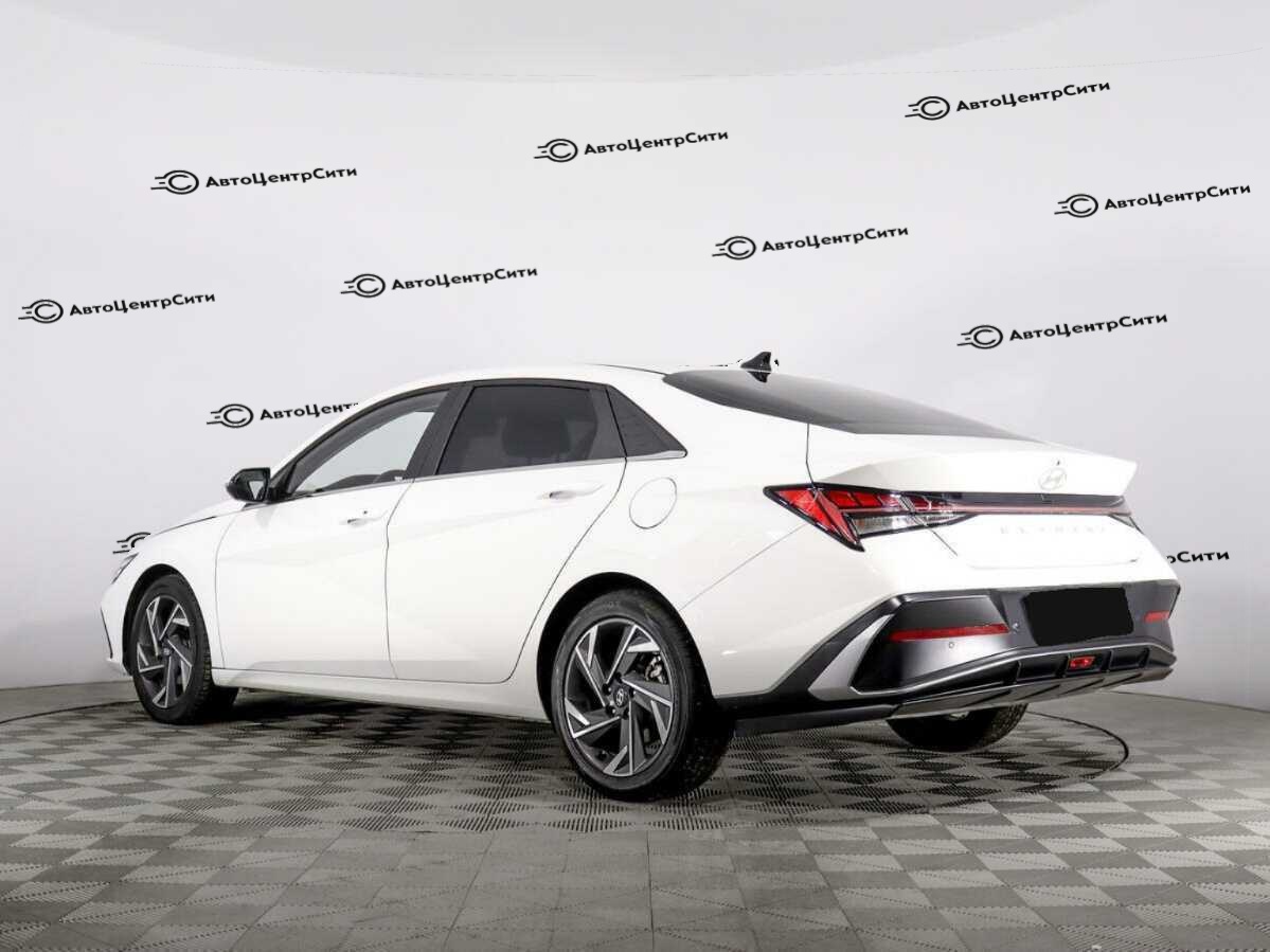 Hyundai Elantra с пробегом — 2024 год. Фото: #6