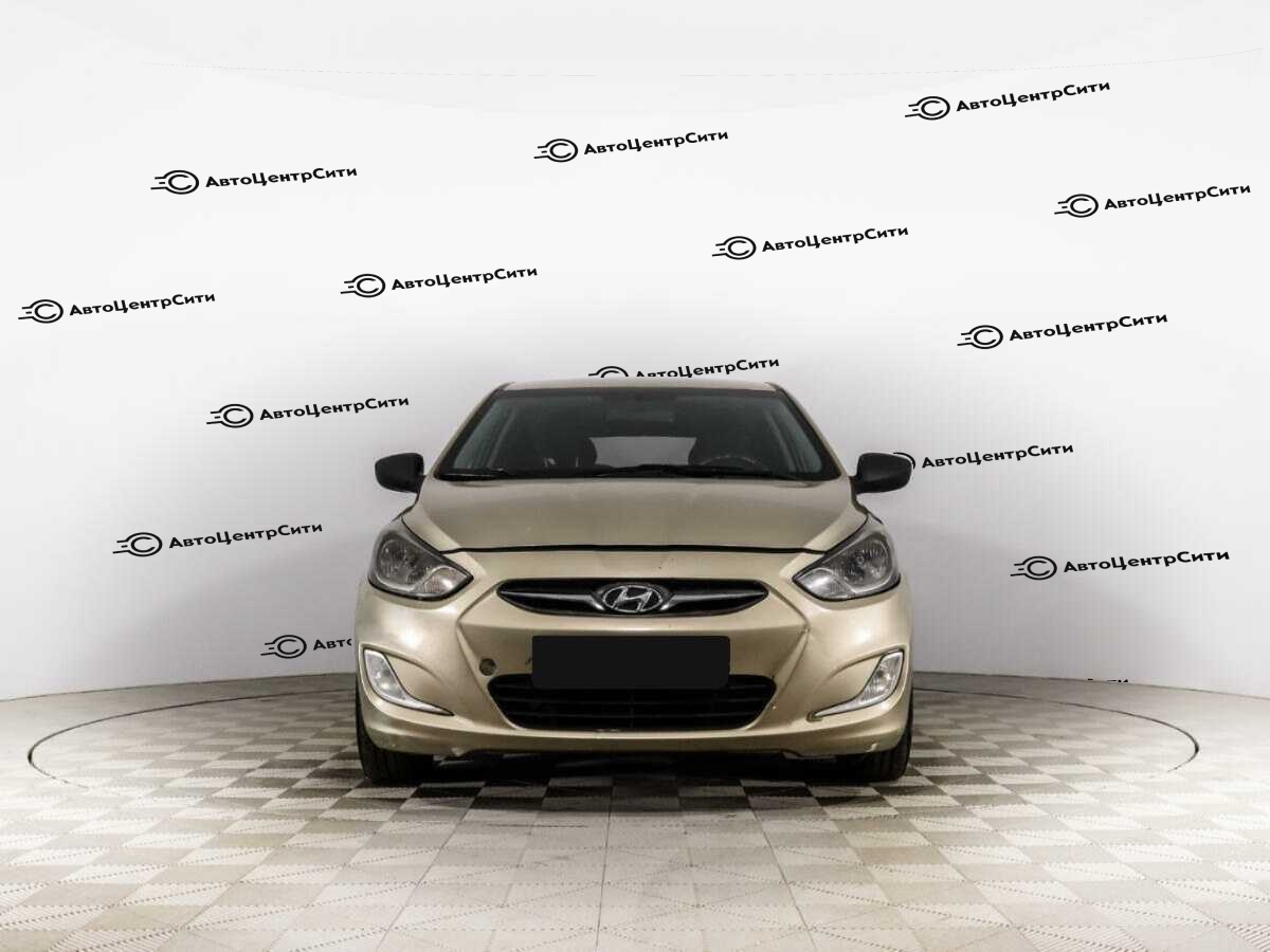 Hyundai Solaris с пробегом — 2013 год. Фото: #1