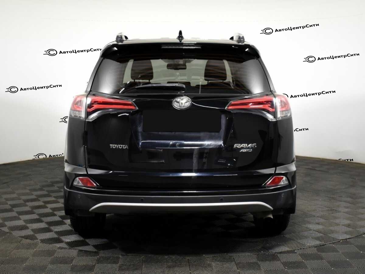 Toyota RAV4 с пробегом — 2018 год. Фото: #4