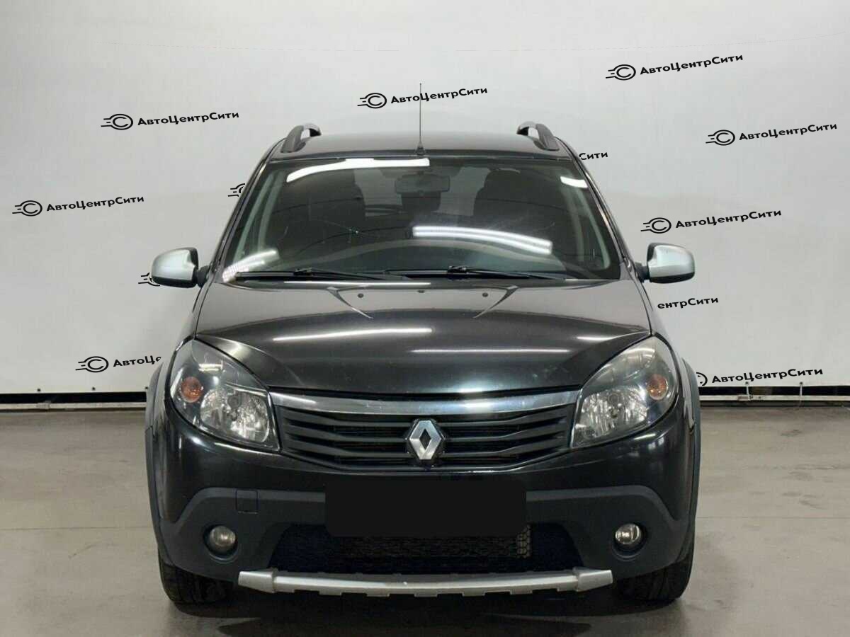 Renault Sandero с пробегом — 2012 год. Фото: #1