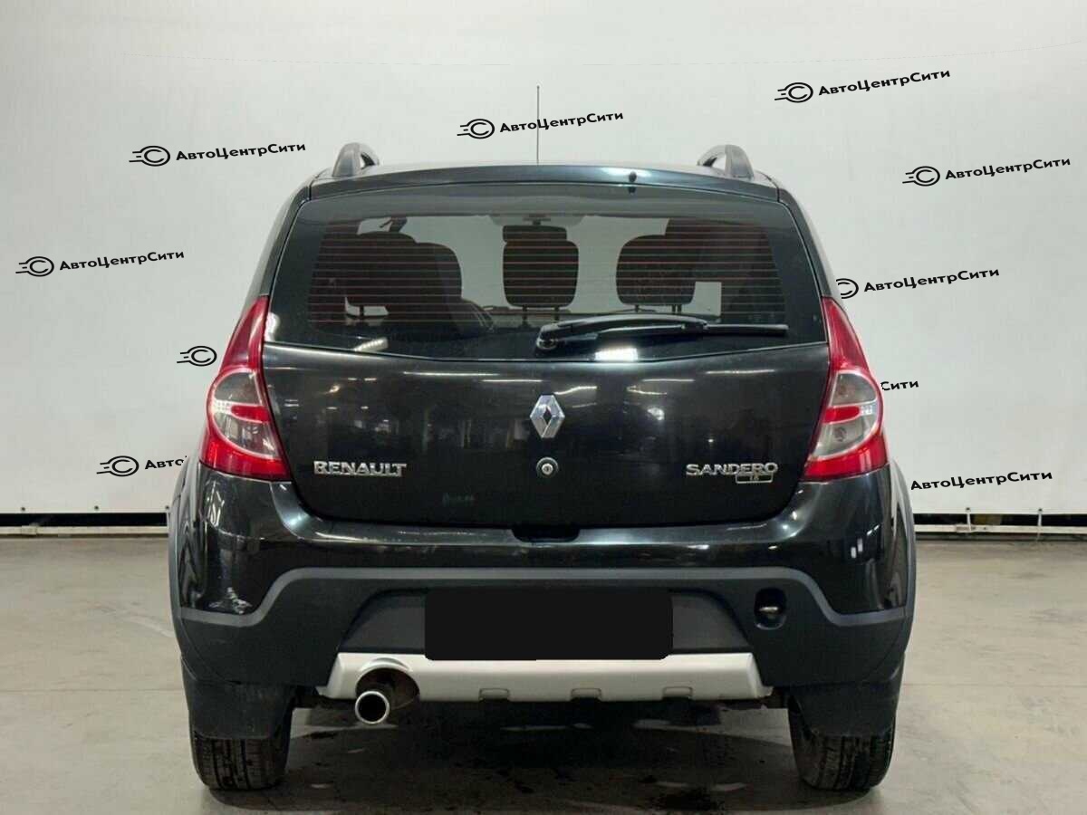Renault Sandero с пробегом — 2012 год. Фото: #5