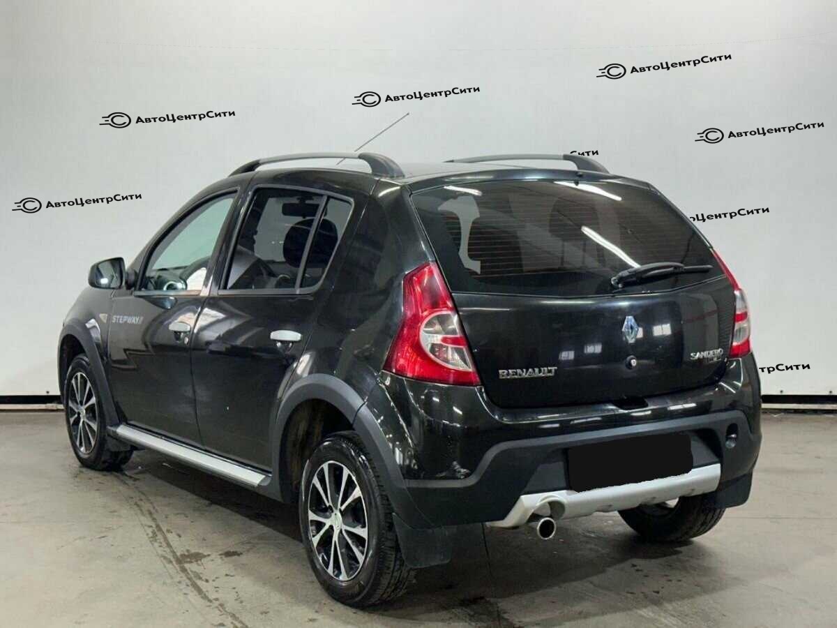 Renault Sandero с пробегом — 2012 год. Фото: #6