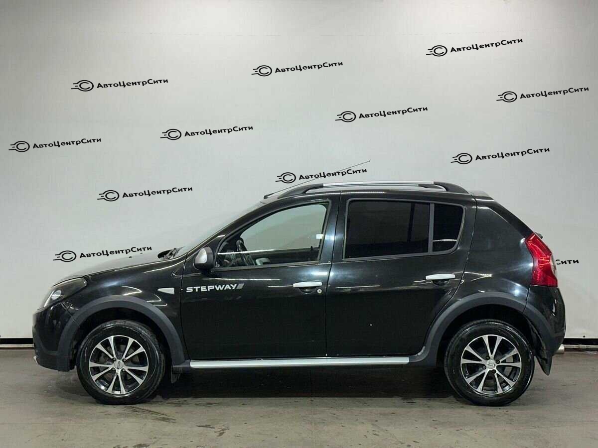 Renault Sandero с пробегом — 2012 год. Фото: #7