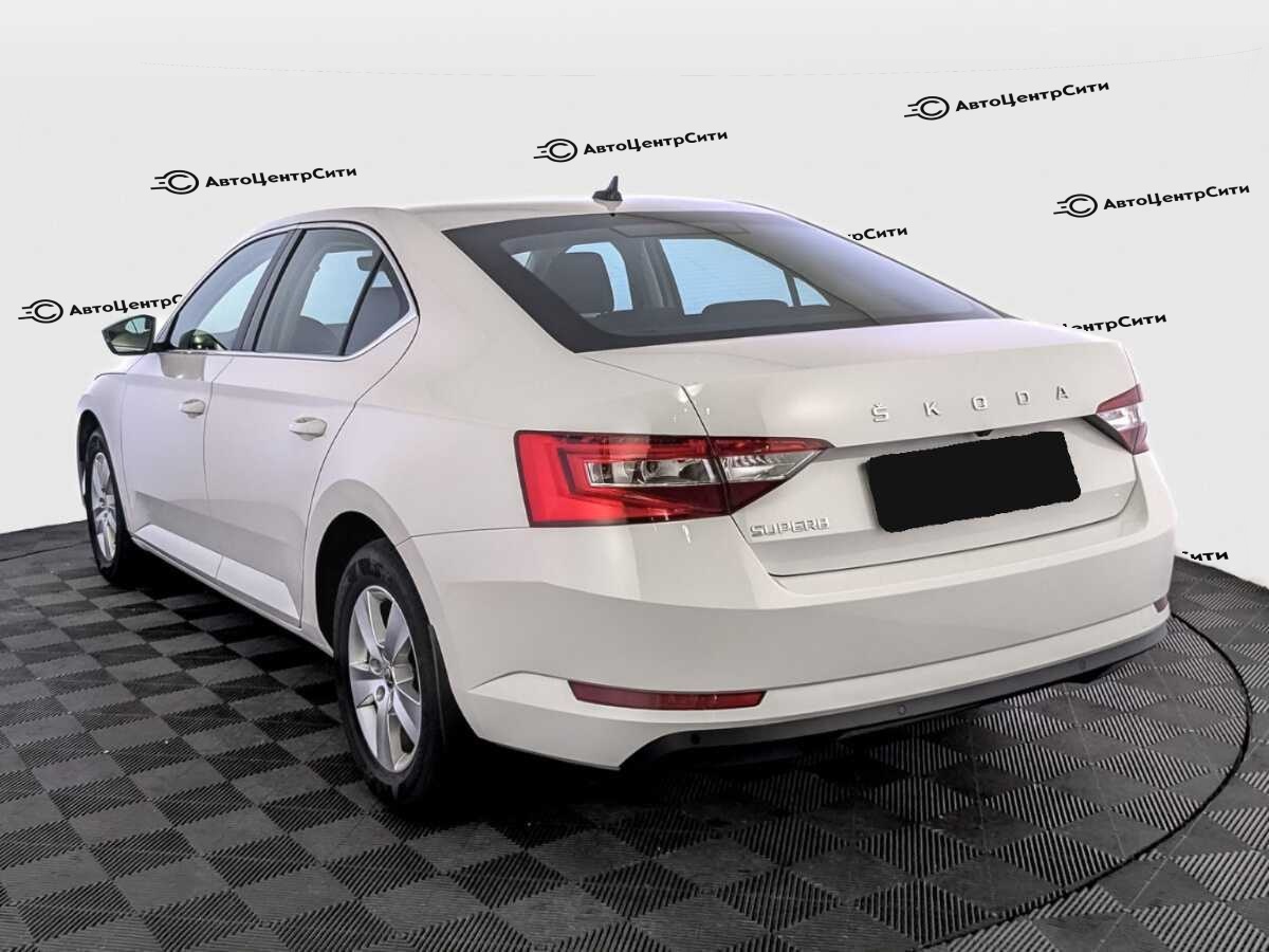 Skoda Superb с пробегом — 2021 год. Фото: #6