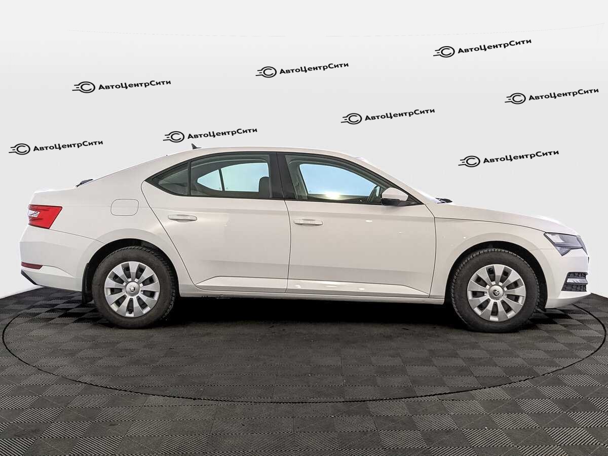 Skoda Superb с пробегом — 2021 год. Фото: #3