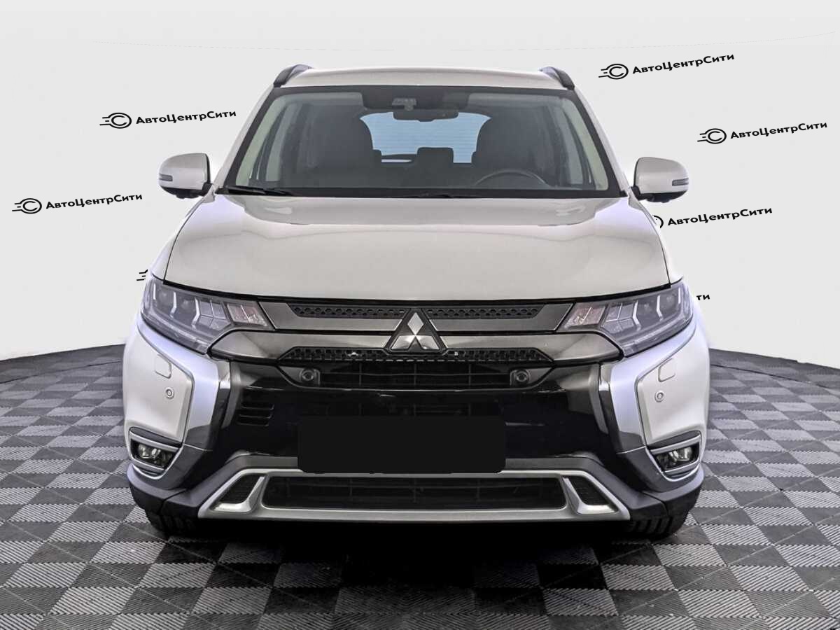 Mitsubishi Outlander с пробегом — 2021 год. Фото: #1