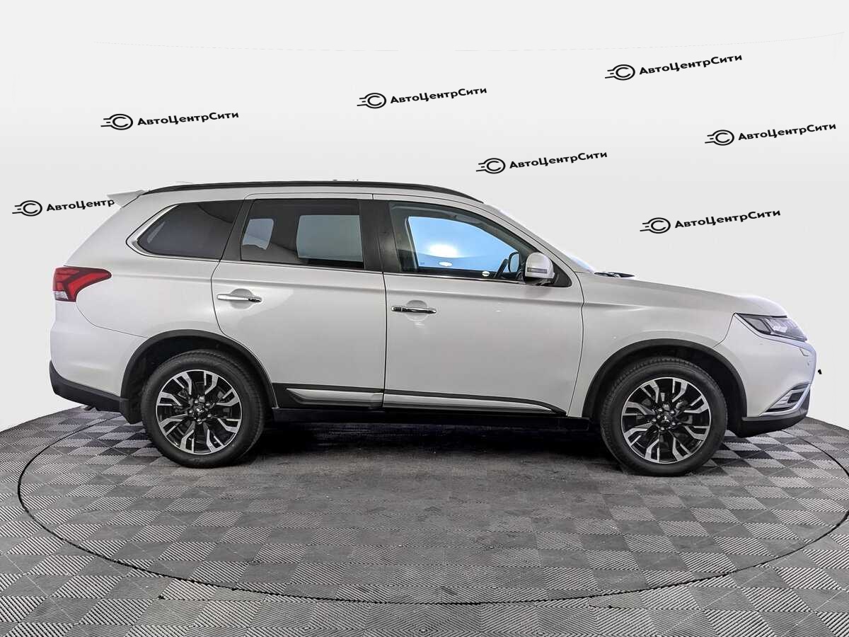 Mitsubishi Outlander с пробегом — 2021 год. Фото: #3