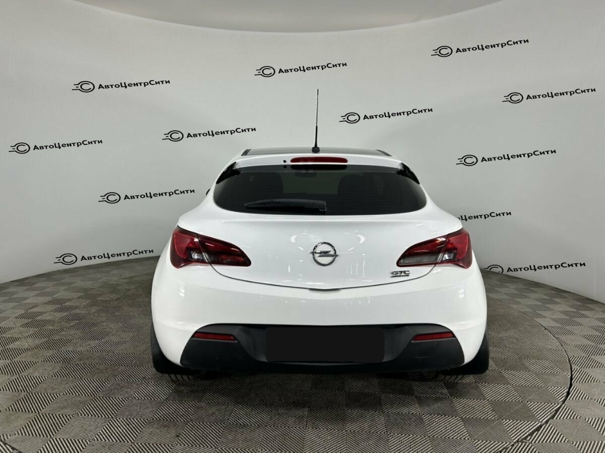 Opel Astra с пробегом — 2014 год. Фото: #2