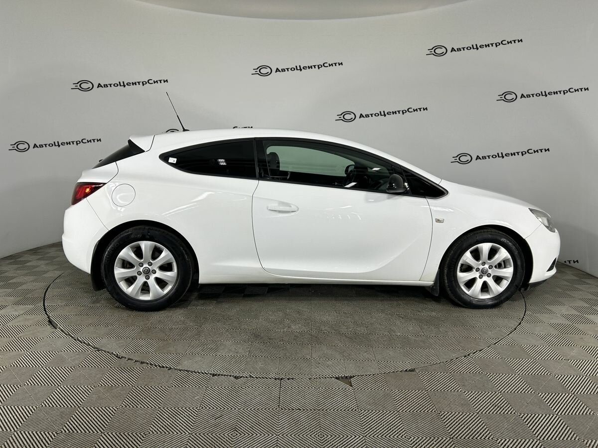 Opel Astra с пробегом — 2014 год. Фото: #3