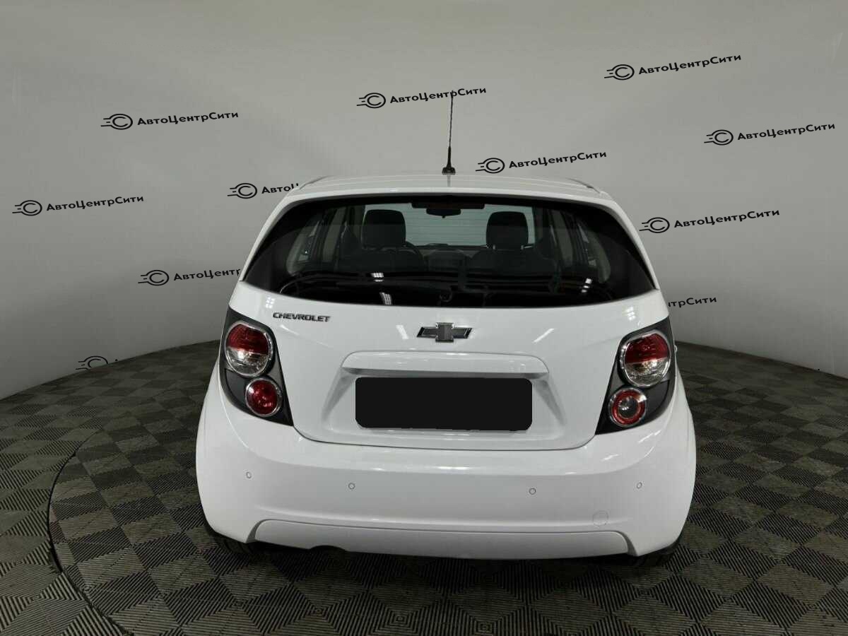 Chevrolet Aveo с пробегом — 2014 год. Фото: #2