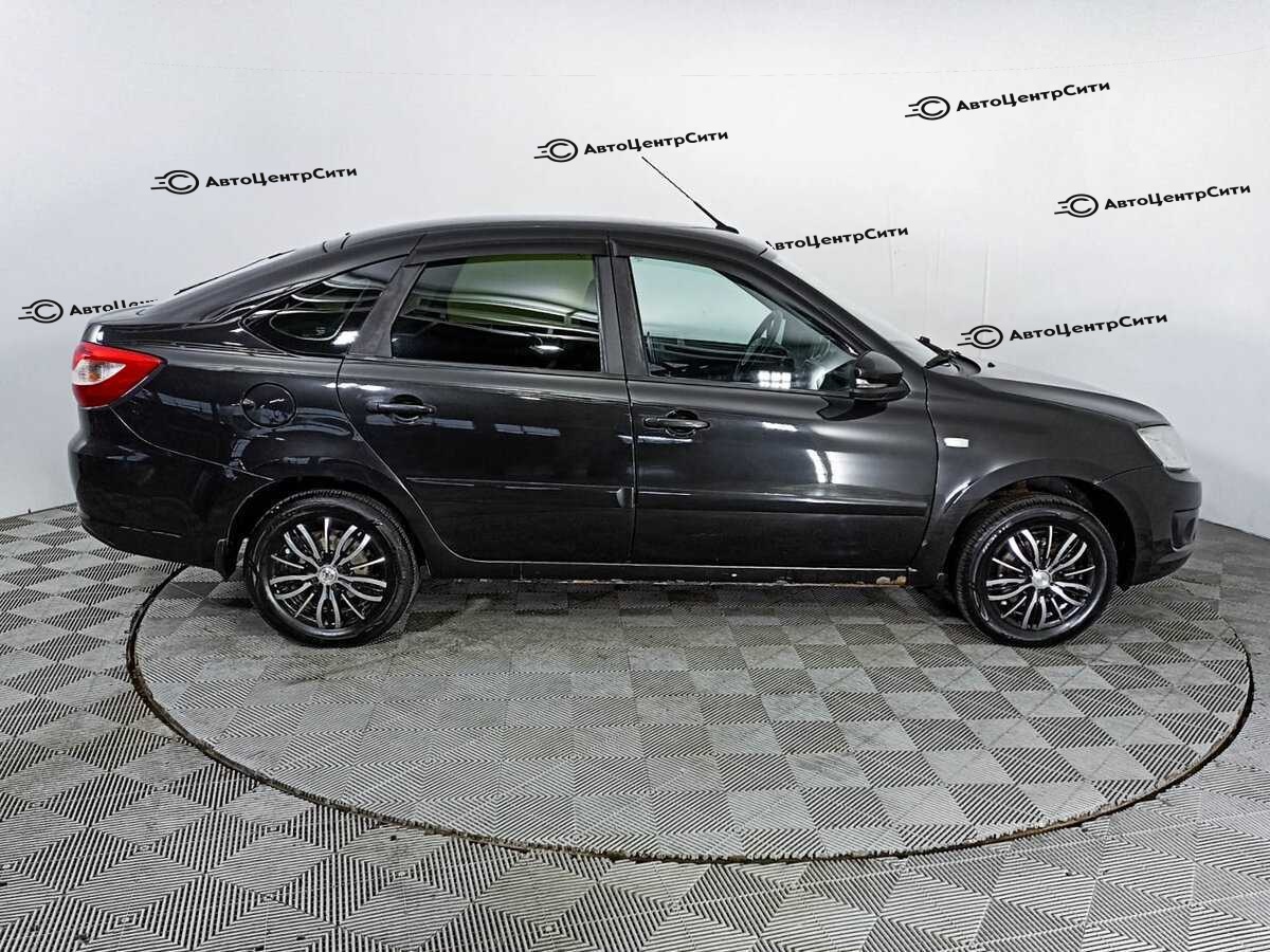 Lada (ВАЗ) Granta с пробегом — 2015 год. Фото: #3