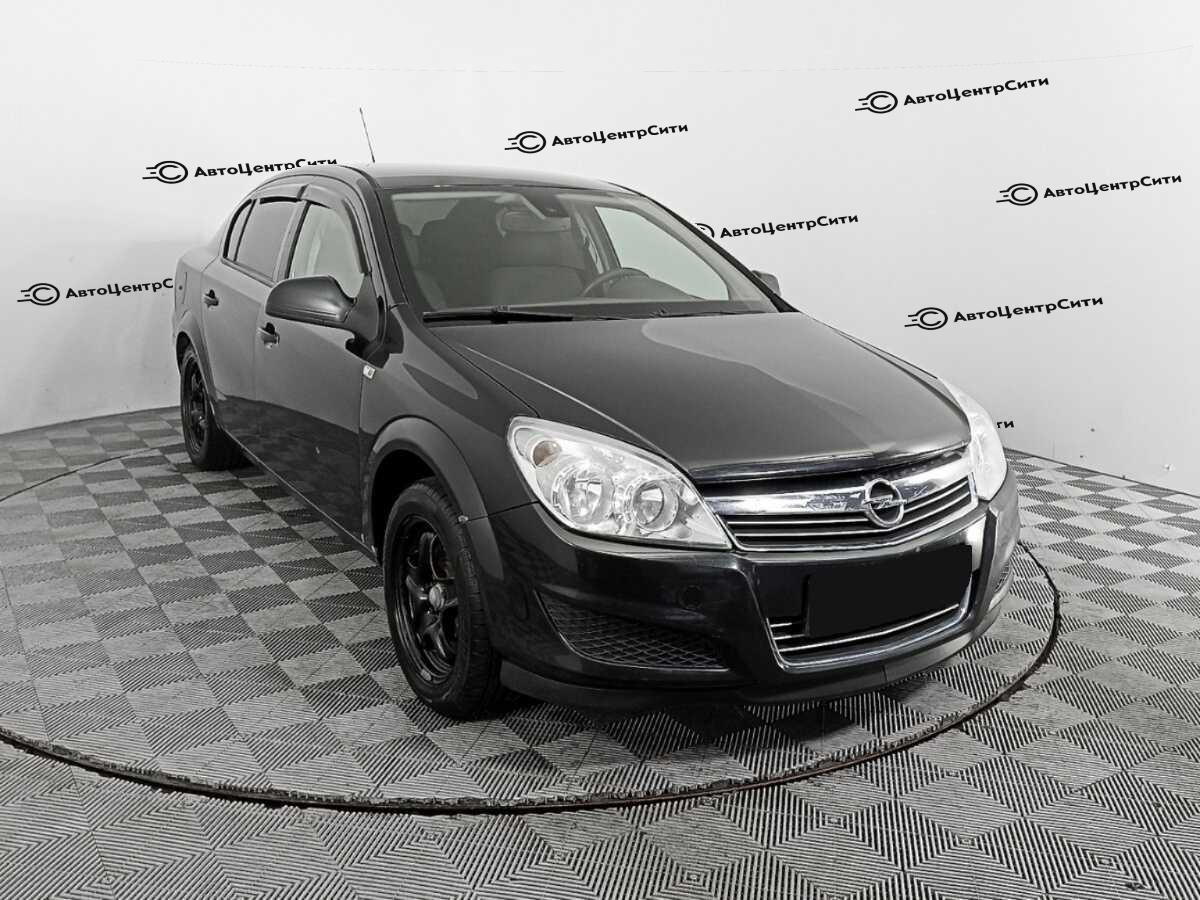 Opel Astra с пробегом — 2012 год. Фото: #2