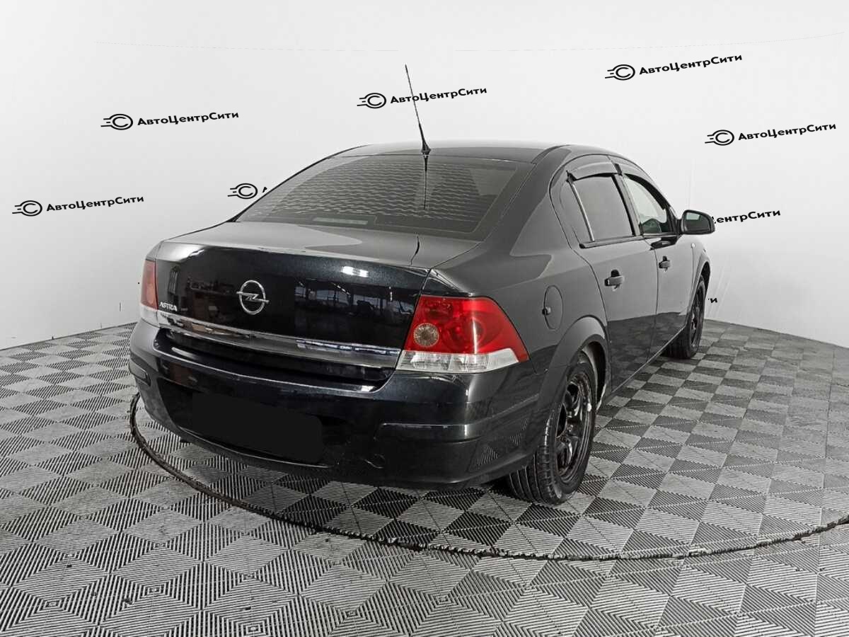 Opel Astra с пробегом — 2012 год. Фото: #4