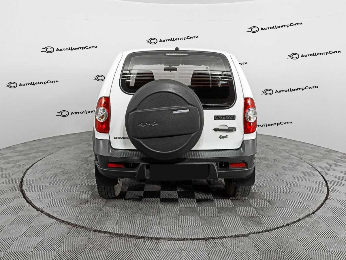 Chevrolet Niva с пробегом — 2015 год. Фото: #4