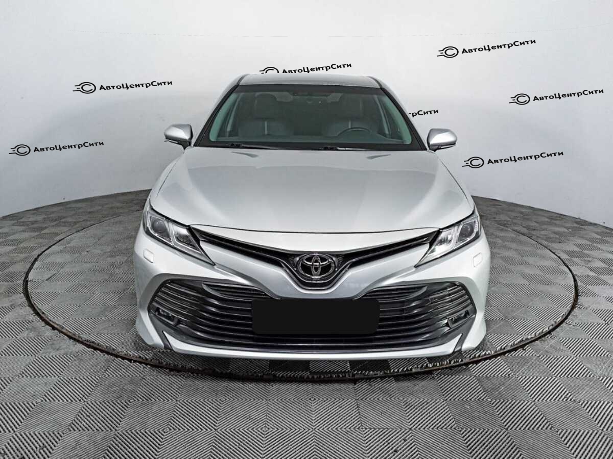 Toyota Camry с пробегом — 2019 год. Фото: #1