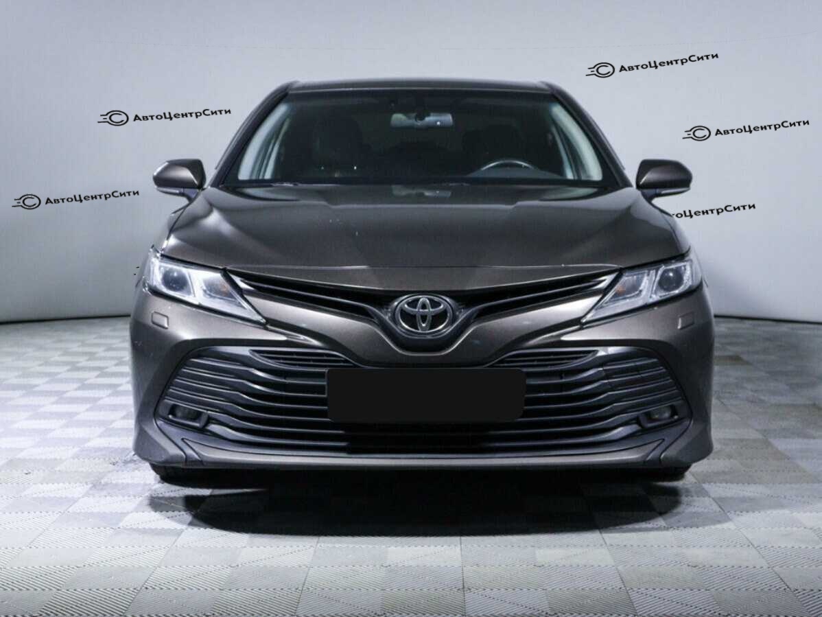 Toyota Camry с пробегом — 2020 год. Фото: #1