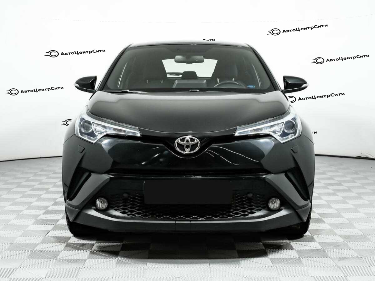 Toyota C-HR с пробегом — 2018 год. Фото: #1