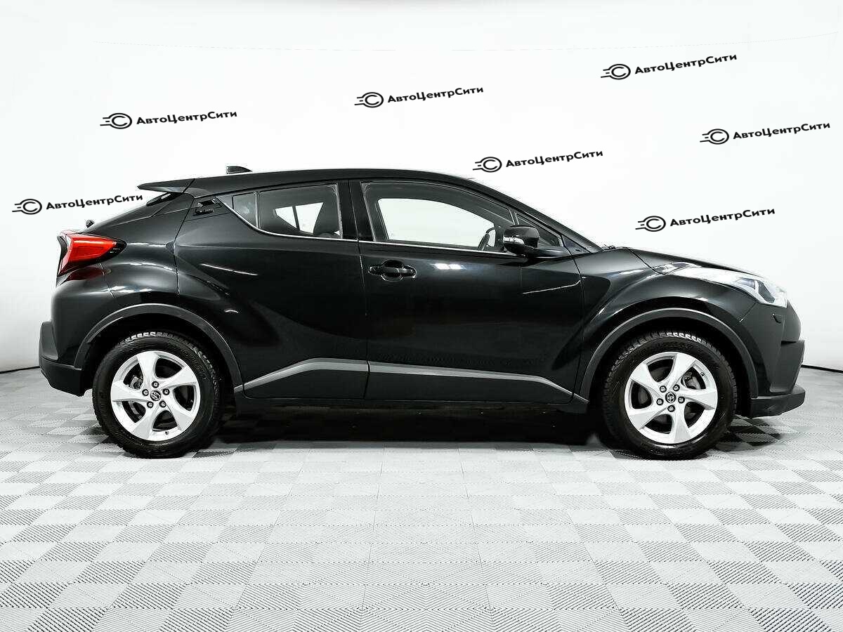 Toyota C-HR с пробегом — 2018 год. Фото: #3