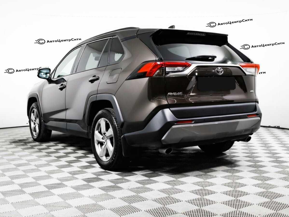 Toyota RAV4 с пробегом — 2020 год. Фото: #6