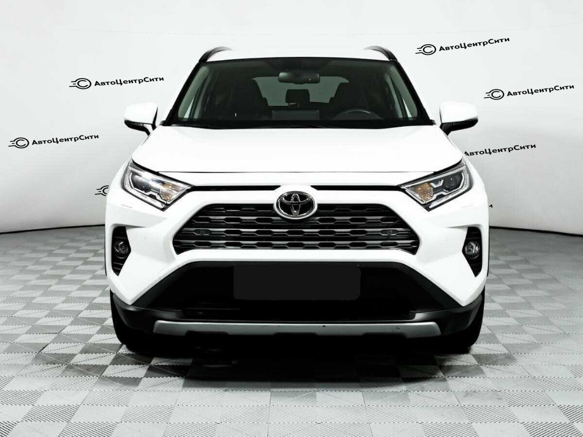 Toyota RAV4 с пробегом — 2021 год. Фото: #1
