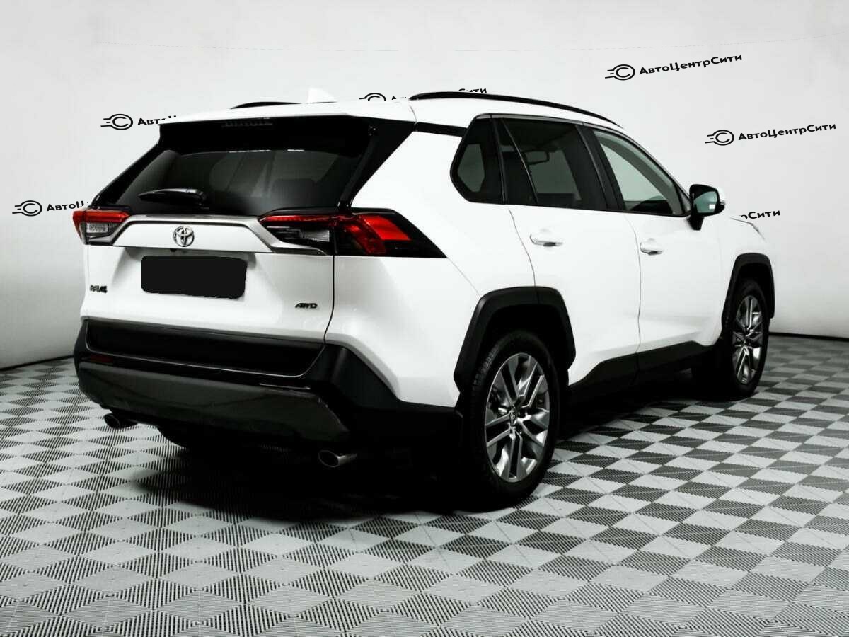 Toyota RAV4 с пробегом — 2021 год. Фото: #4