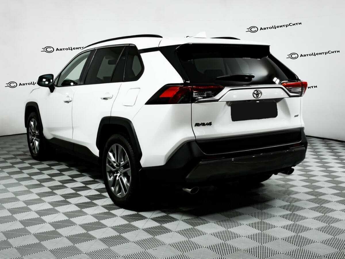 Toyota RAV4 с пробегом — 2021 год. Фото: #6