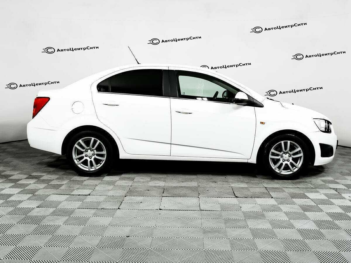 Chevrolet Aveo с пробегом — 2014 год. Фото: #3