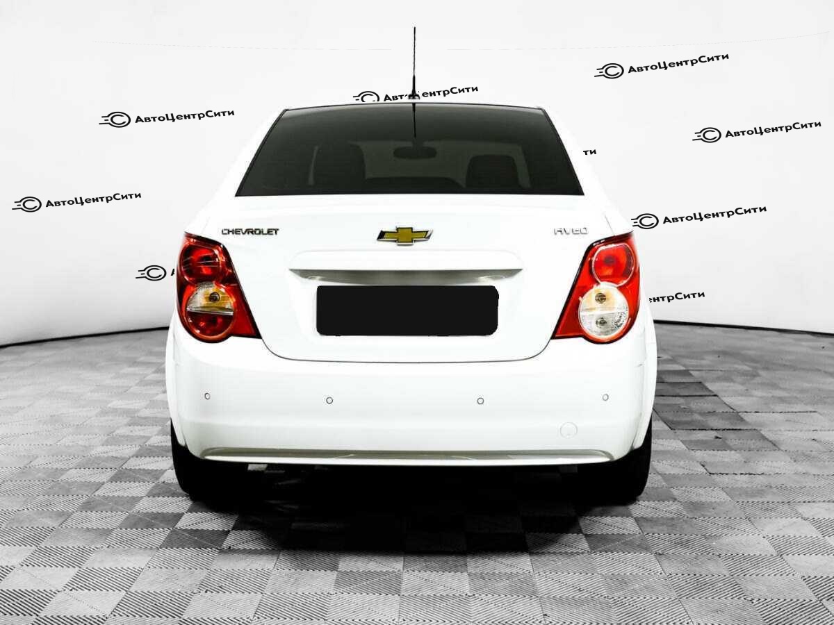 Chevrolet Aveo с пробегом — 2014 год. Фото: #5