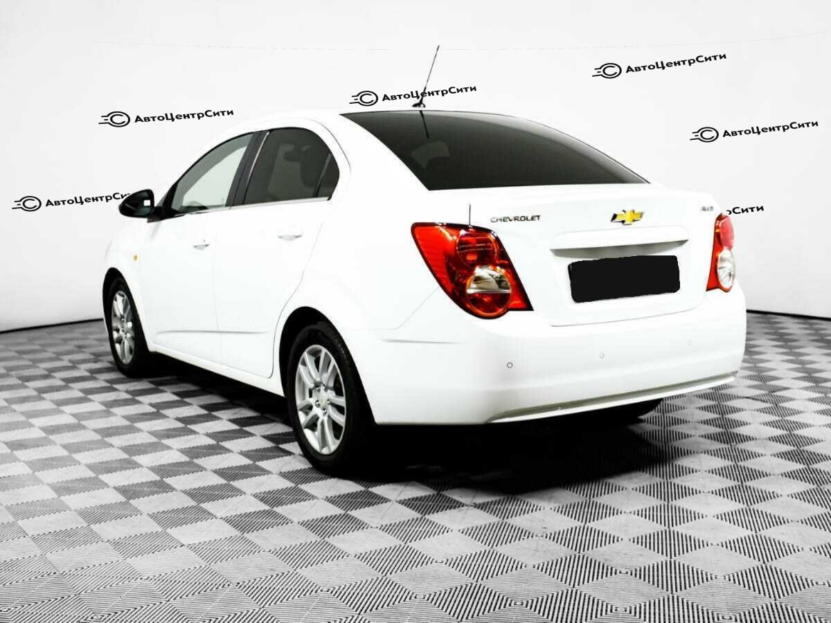 Chevrolet Aveo с пробегом — 2014 год. Фото: #6