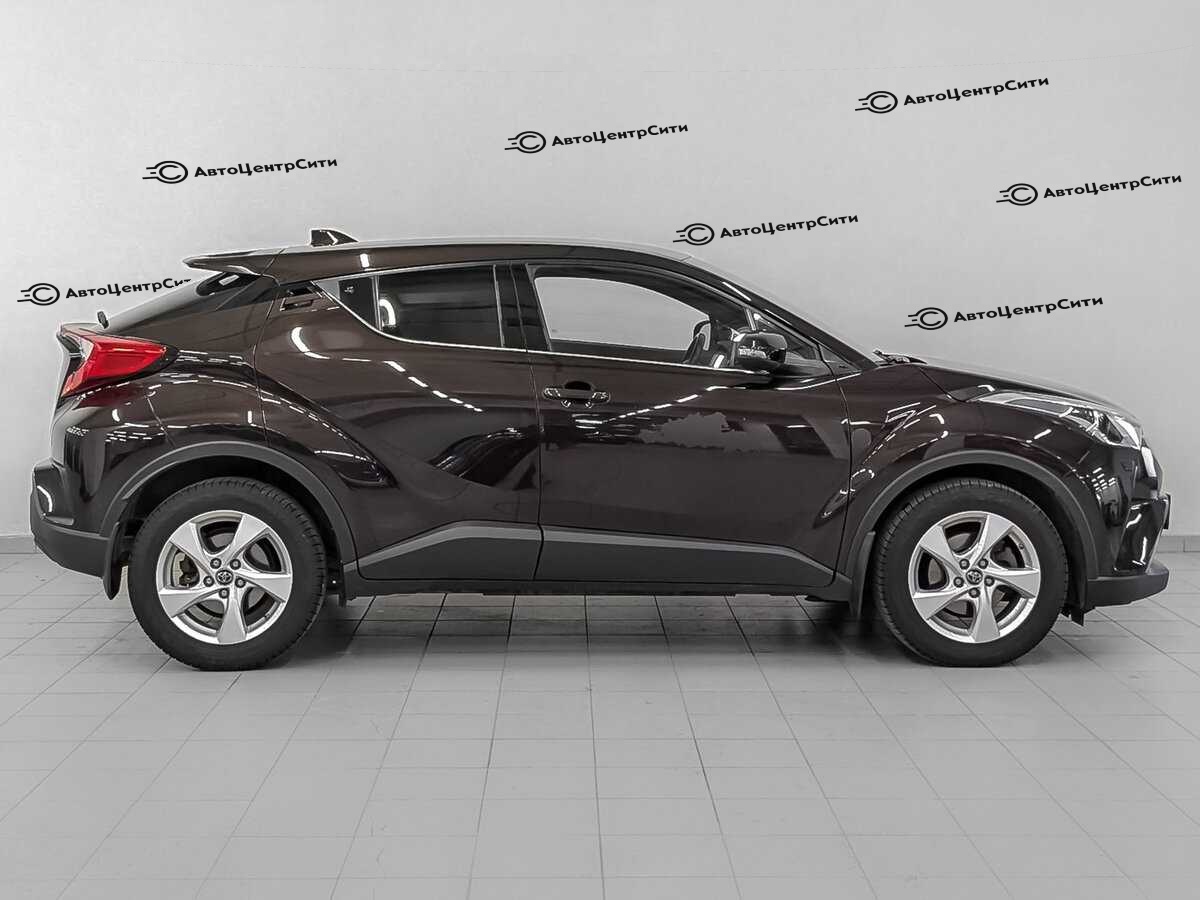 Toyota C-HR с пробегом — 2019 год. Фото: #3
