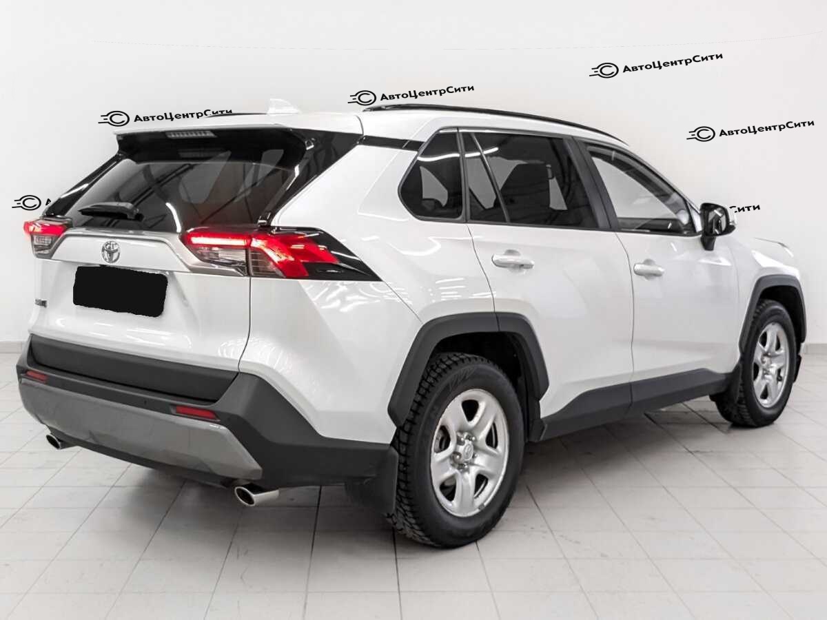 Toyota RAV4 с пробегом — 2021 год. Фото: #4