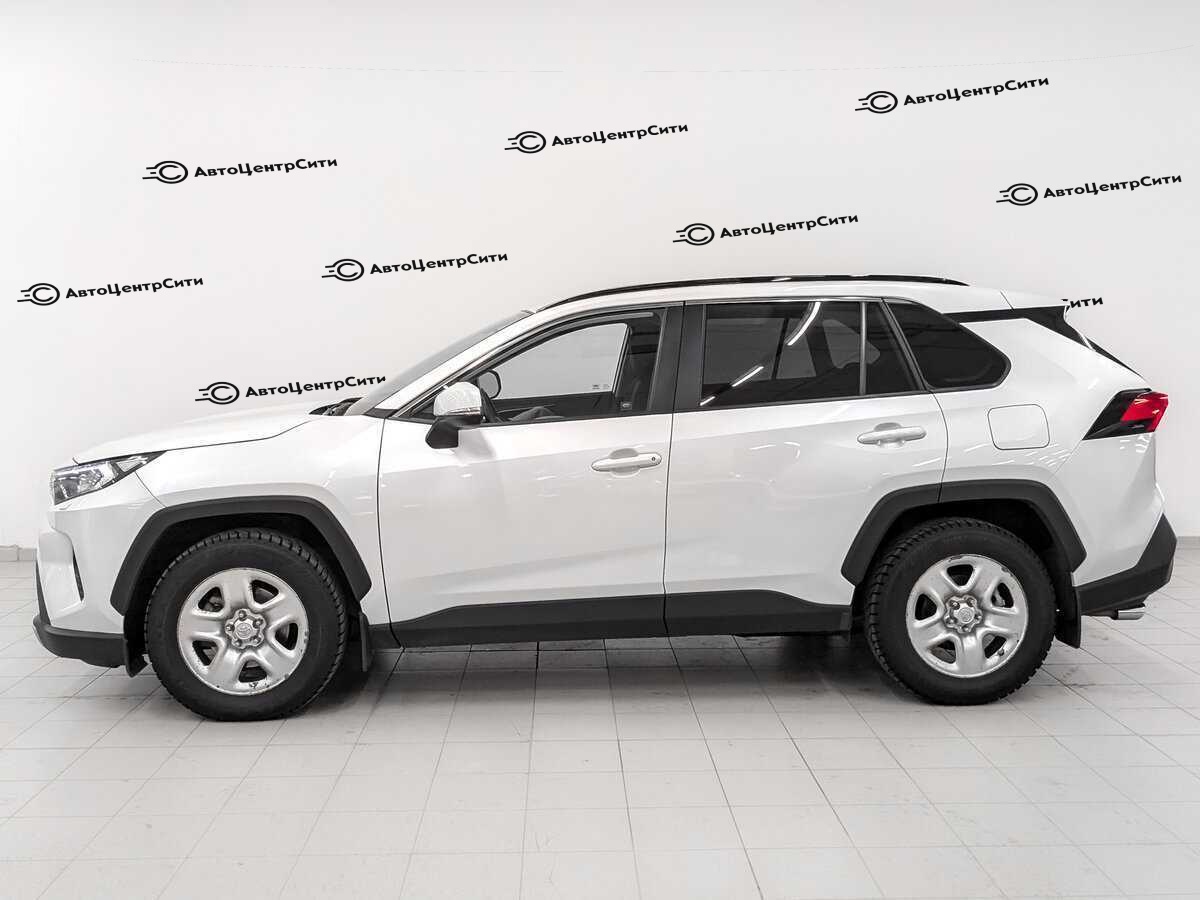 Toyota RAV4 с пробегом — 2021 год. Фото: #7