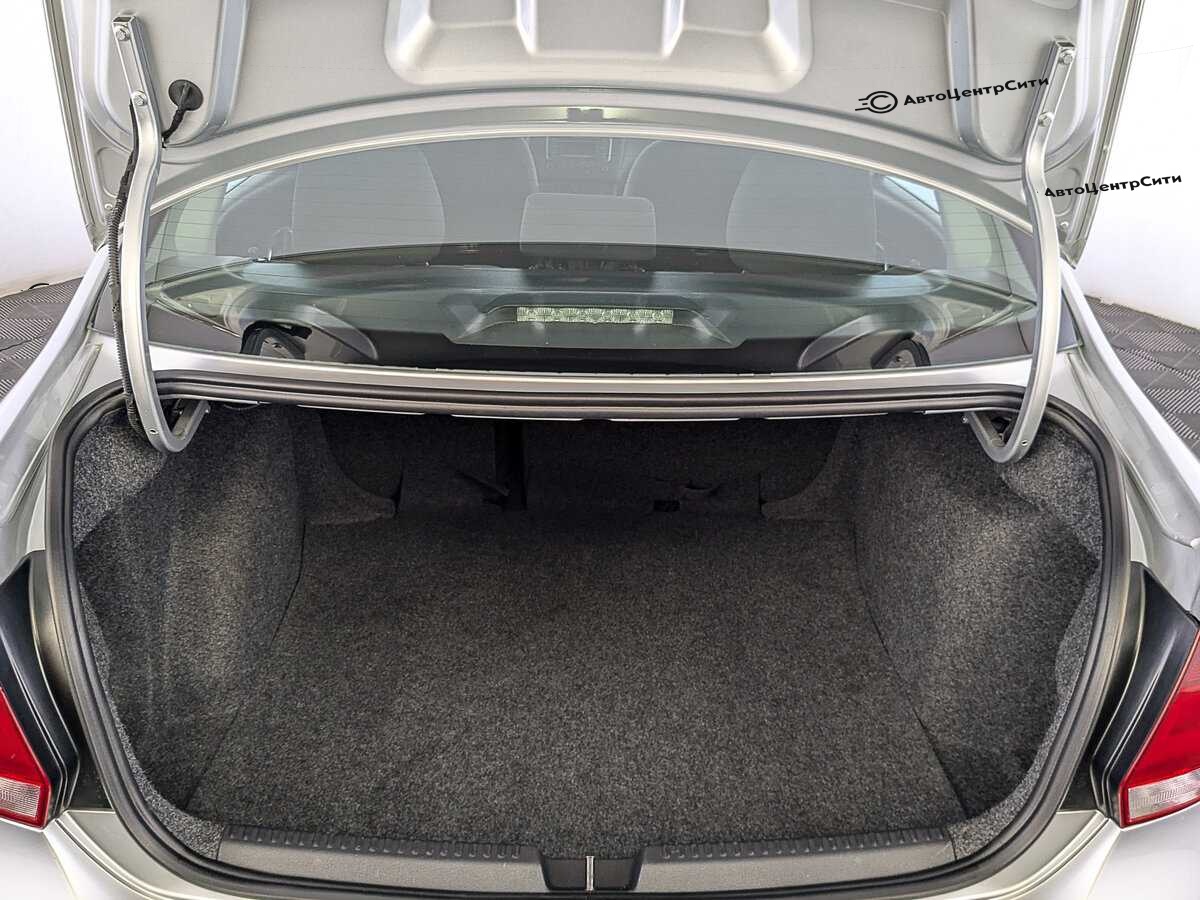 Volkswagen Polo с пробегом — 2015 год. Фото: #9